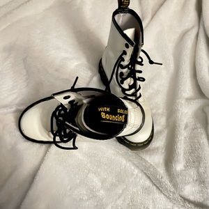 Girls/women’s size 5 Doc Martins